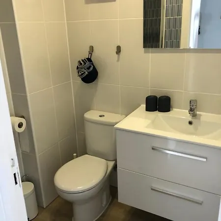 Trinidad Mit Netflix Apartamento