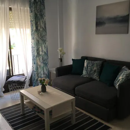 Trinidad Mit Netflix * Fuengirola