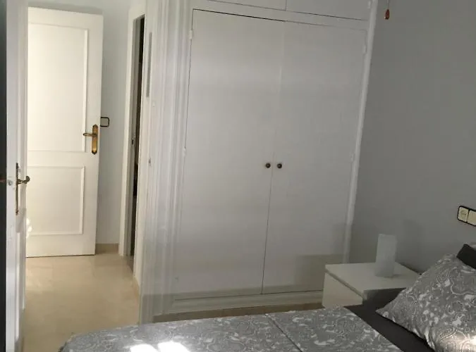 Trinidad Mit Netflix Fuengirola